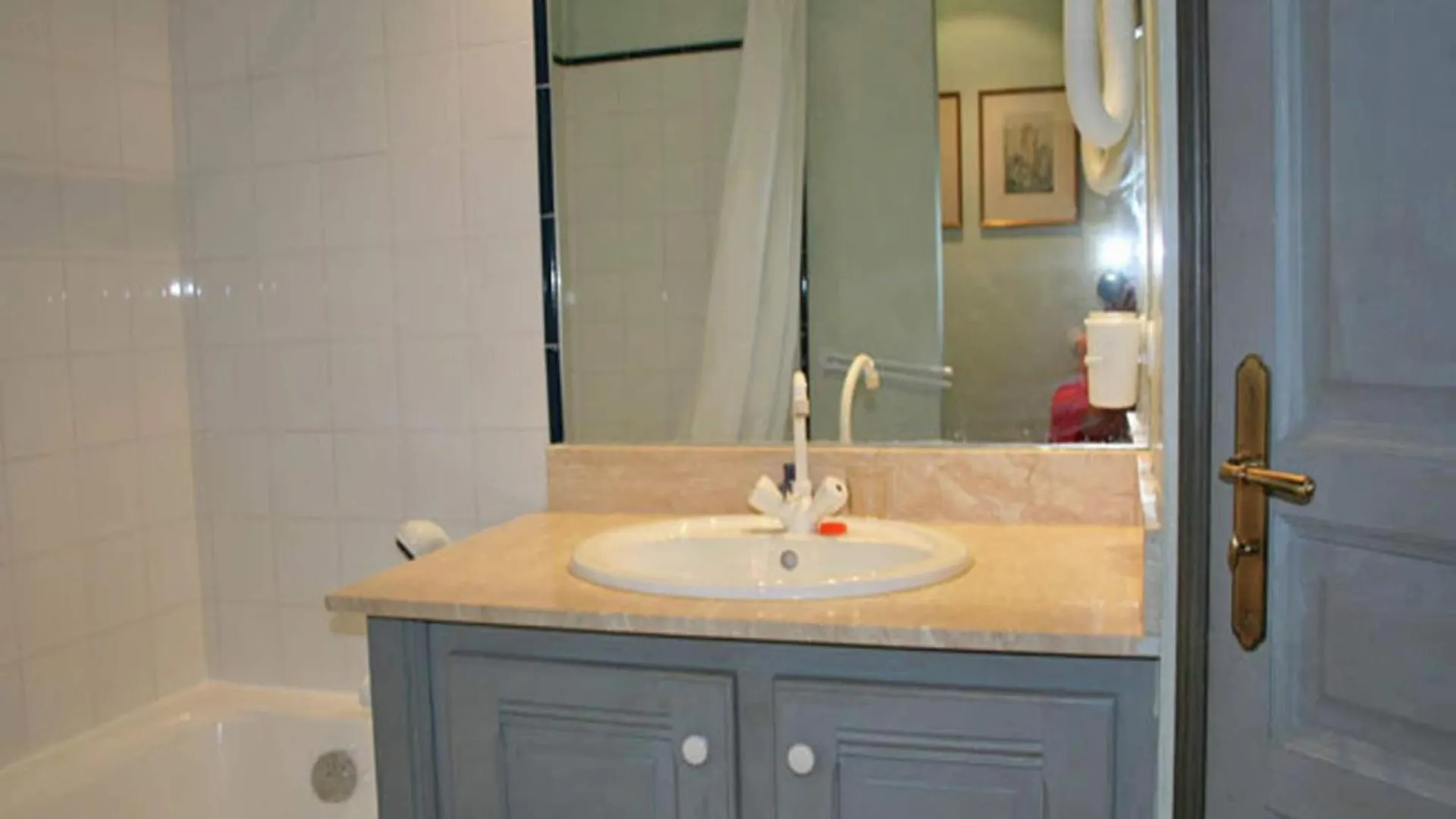 A Beautiful 2 Persons Studio In A Chateau With Swimming Pool Montbrun-les-Bains 0*,  France