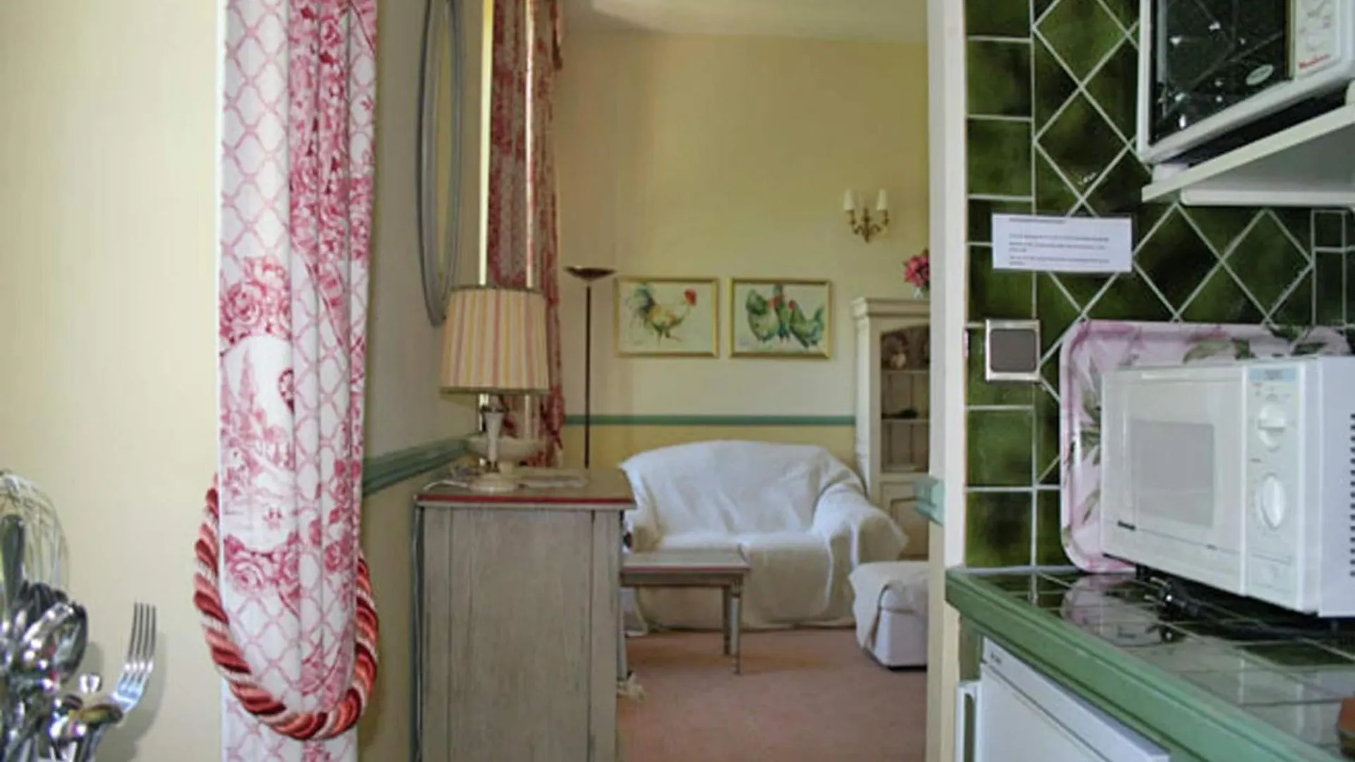 A Beautiful 2 Persons Studio In A Chateau With Swimming Pool Montbrun-les-Bains